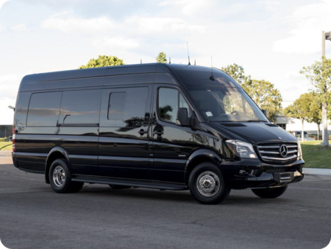 Modern black minibus for passenger transportation.,Сучасний чорний мікроавтобус для пасажирських перевезень.,Современный черный микроавтобус для пассажирских перевозок.